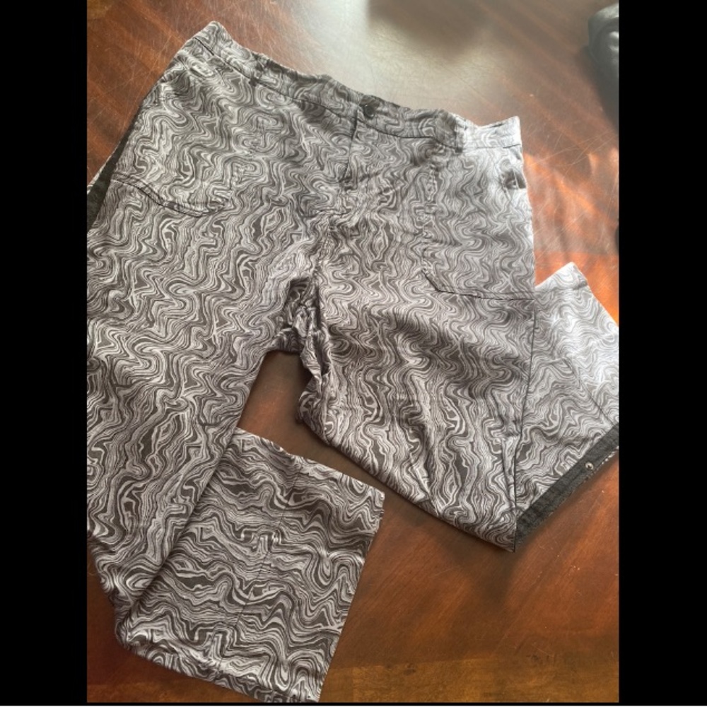 Royalty For Me Black and White Swirl Capris